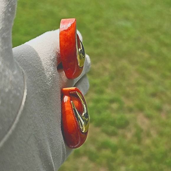 VTG Clip-on Earrings - Picture 7 of 13